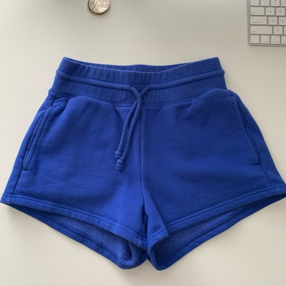 Aritzia Pants - Tna perfect jogger shorts
